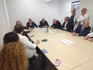 Ancona – Calcinaro in visita all’Azienda Ospedaliero Universitaria delle Marche